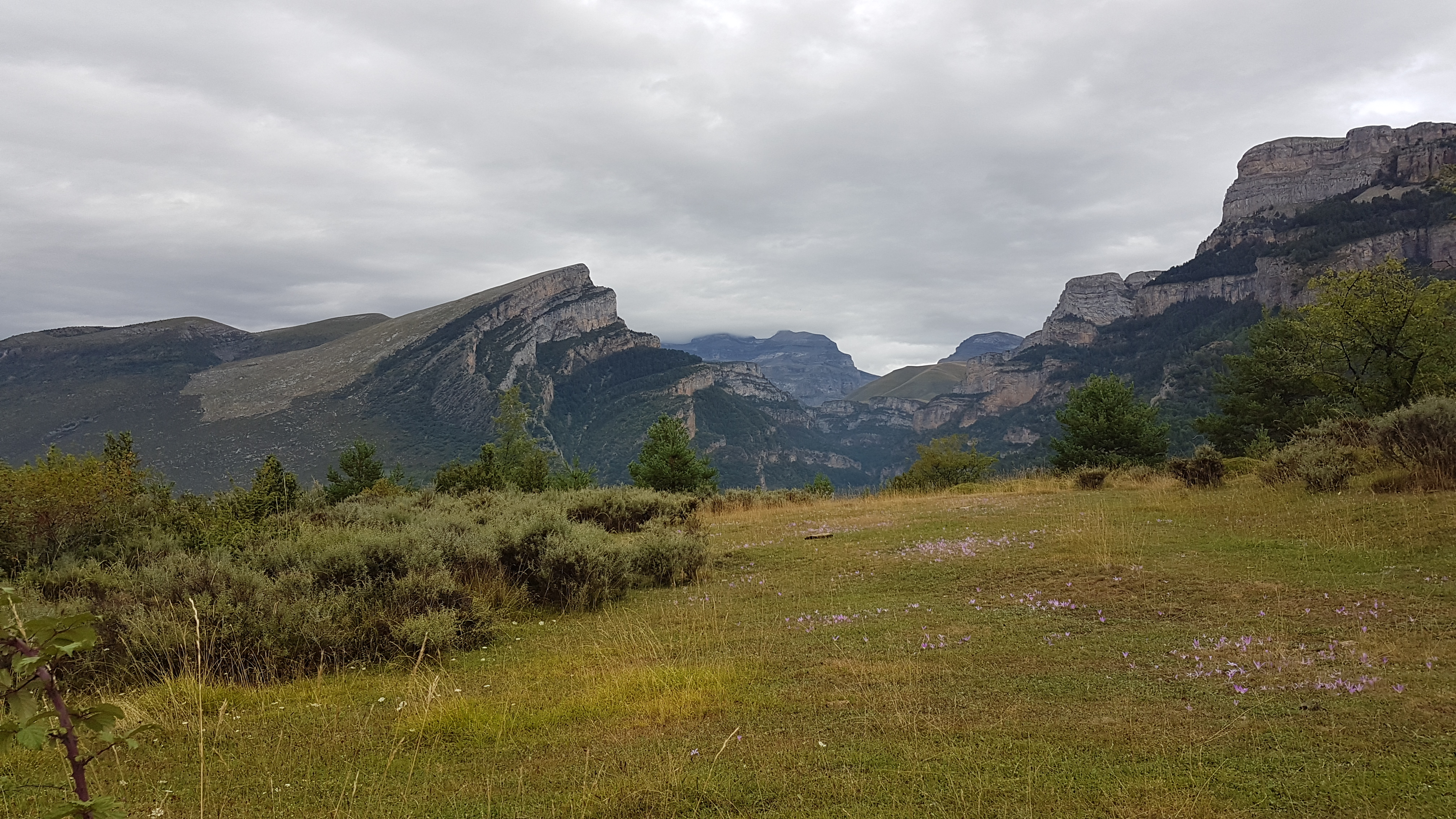 Bild zeigt ein Bergmassiv in Spanien